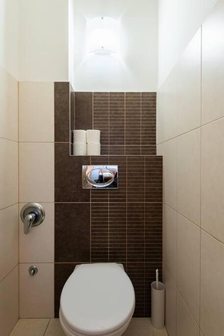 Lighthouse Apartment Praga Esterno foto